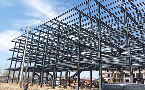 拉萨拉萨钢结构厂房屋面选材指南：确保性能与经济性的完美结合